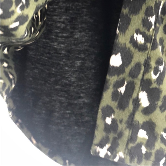 VanHeusen leopard print blouse - Picture 3 of 6